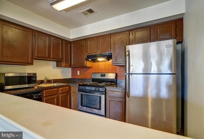 Foto del edificio - 302 Trinity Ct