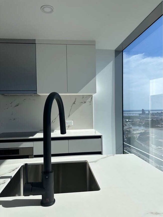 Building Photo - 720 Rue Saint-Jacques