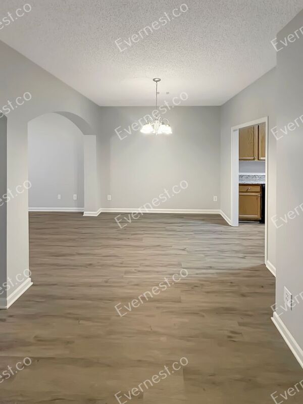 Building Photo - 8669 Thomas Rd
