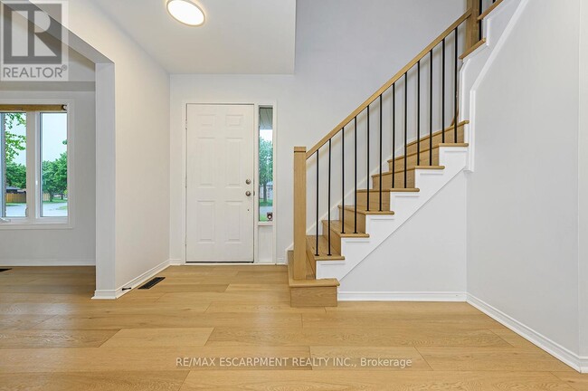 Building Photo - 77 Birchway Pl