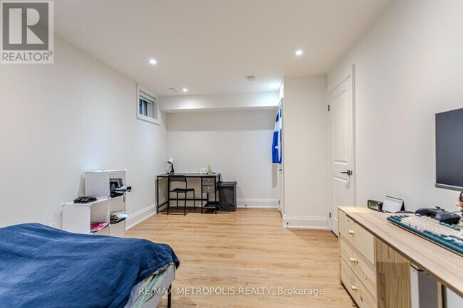 Building Photo - 79A Laburnham Ave