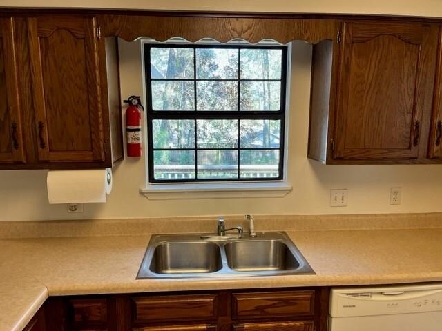 Foto del edificio - 260 Timberlane Rd