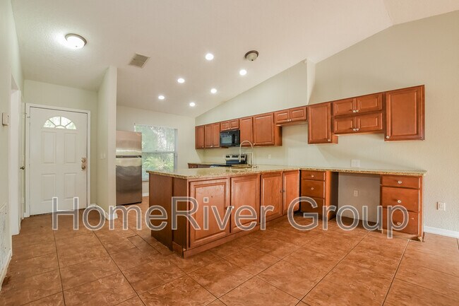 Foto del edificio - 824 Maple Forest Dr