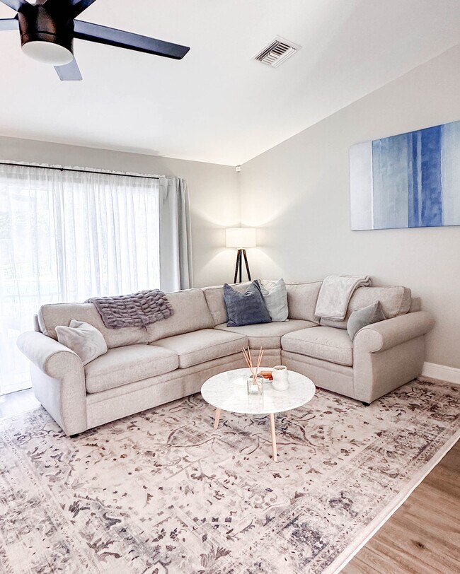 Foto del edificio - 160 E Forest Park Dr