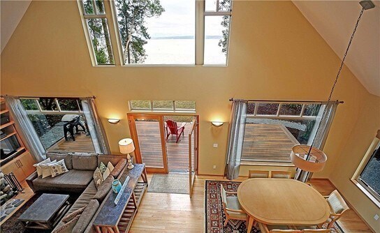 Building Photo - Fully Furnished Waterfront Living!