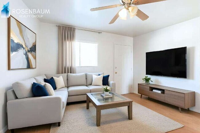 Foto del edificio - 770 N Dodge Blvd