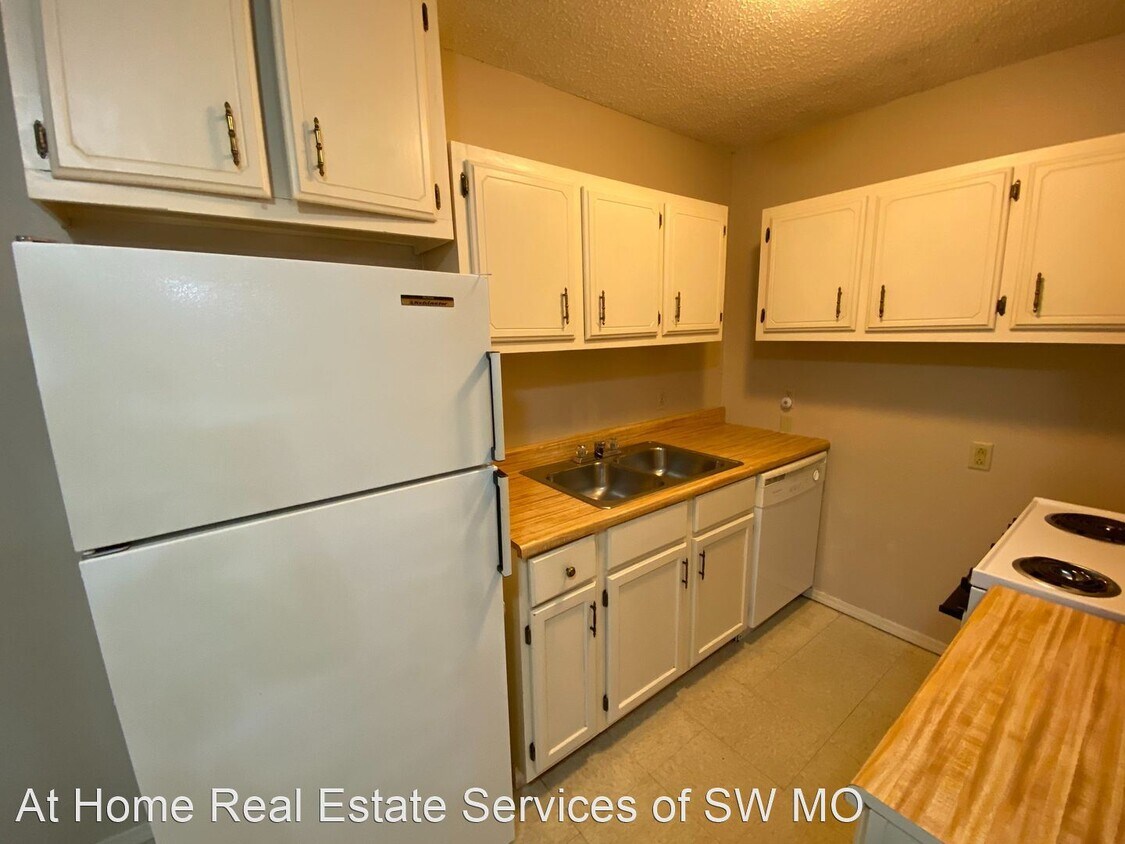 Foto principal - 1636 N Benton Ave