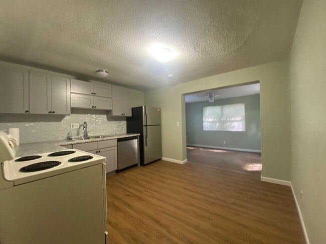 Photo - Updated 2 bedroom in South Daytona House