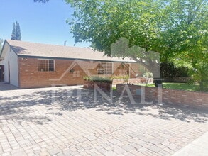Building Photo - 1526 E Cedar St