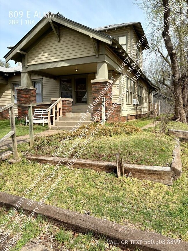 Building Photo - 809 E Alma Ave