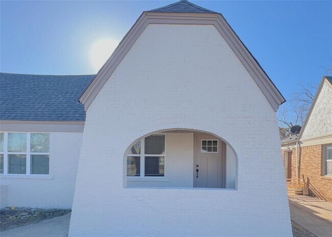 Building Photo - 2544 NW 21st St