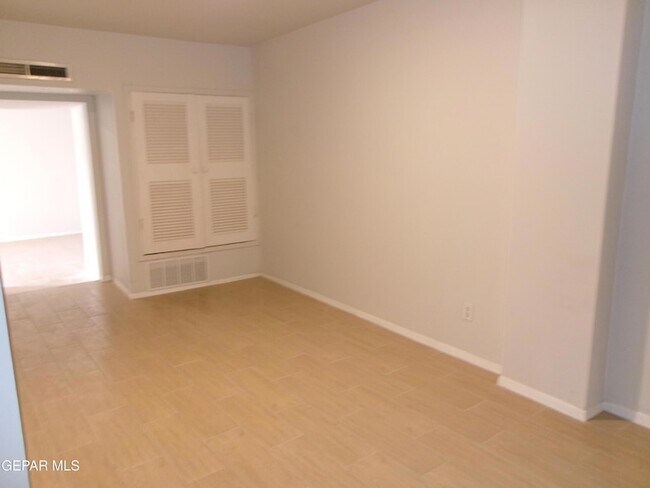 Foto del edificio - 5647 Cory Dr