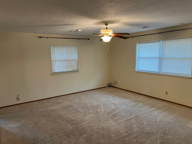 Building Photo - 2023 Cornell Dr