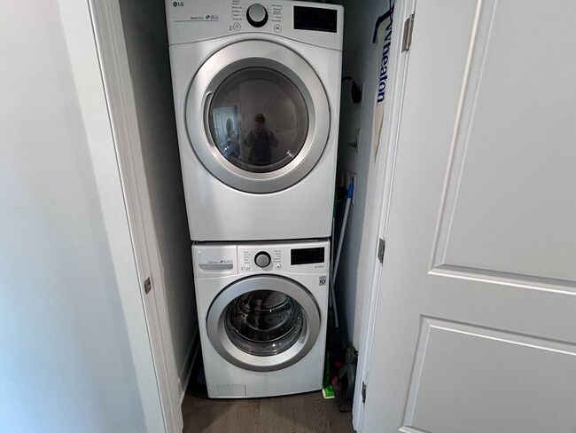 Building Photo - 2 Cliveden St