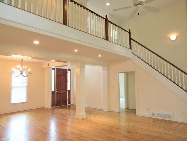 Building Photo - 4 br, 3.5 bath House - 970 Village Oak Cv