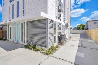 Building Photo - 4553 Saturn St