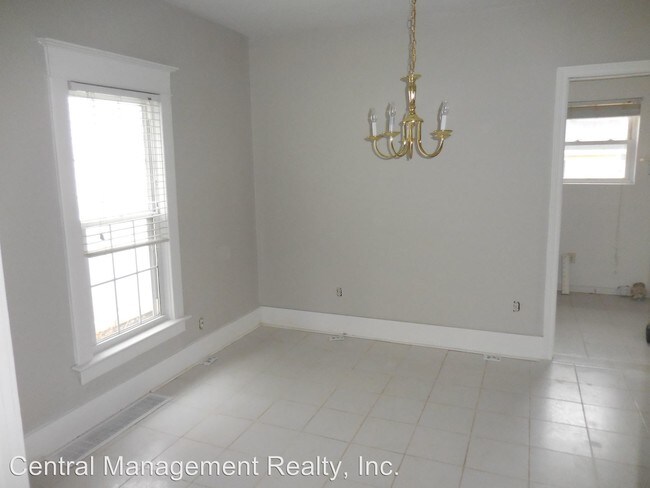 Building Photo - 3 br, 1 bath House - 842 E. 4th St.