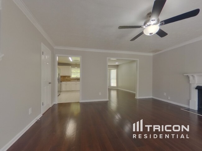 Building Photo - 1321 Charter Oaks Ln