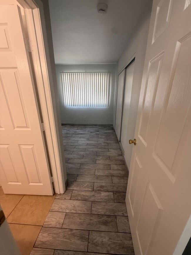 Building Photo - ONTARIO 1 BEDROOM APARTMENT