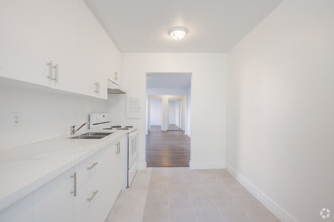 2BR, 1BA - 900SF - Kitchen - 1524 Bathurst Street