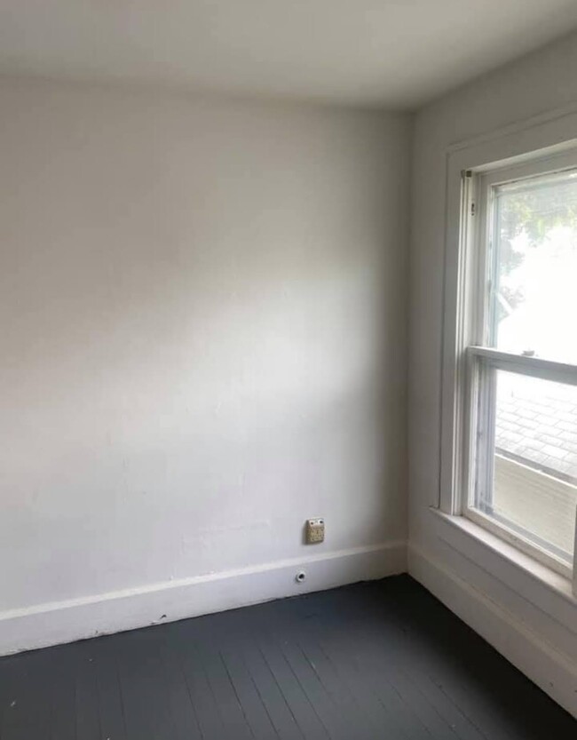 Building Photo - 1718 S Elm St