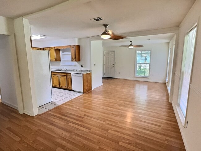 Foto del edificio - Charming 3-Bedroom, 2-Bathroom Home in Oce...
