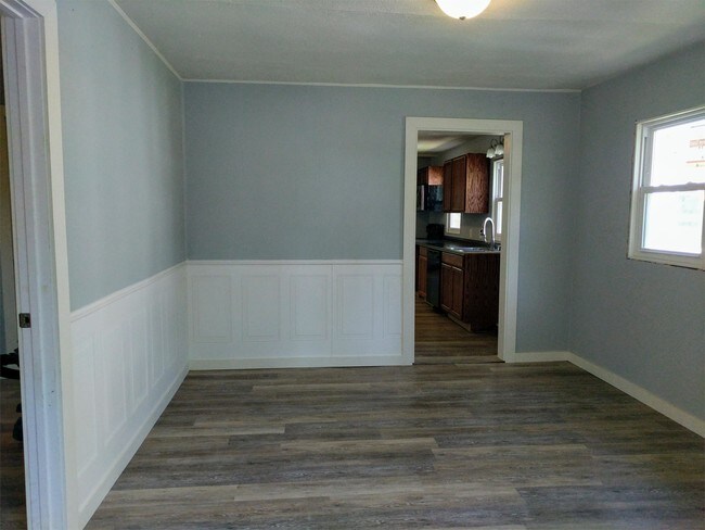 Building Photo - 543 Cook Ave