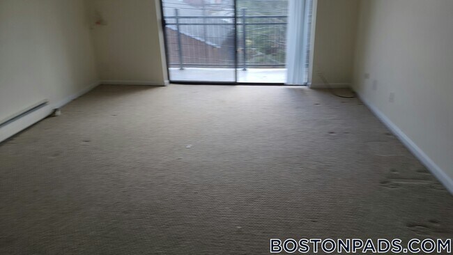 Foto del edificio - 24 Whites Ave