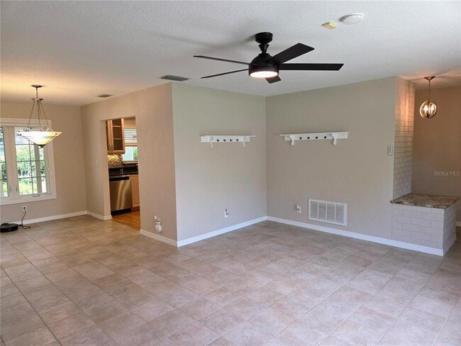 Foto del edificio - 9071 Ridge Rd