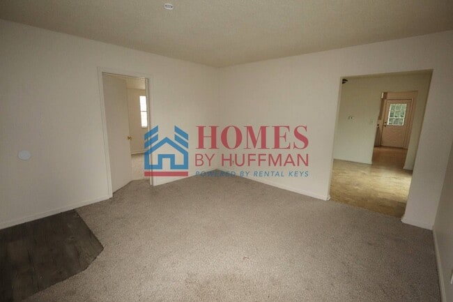 Building Photo - Two Bedroom House