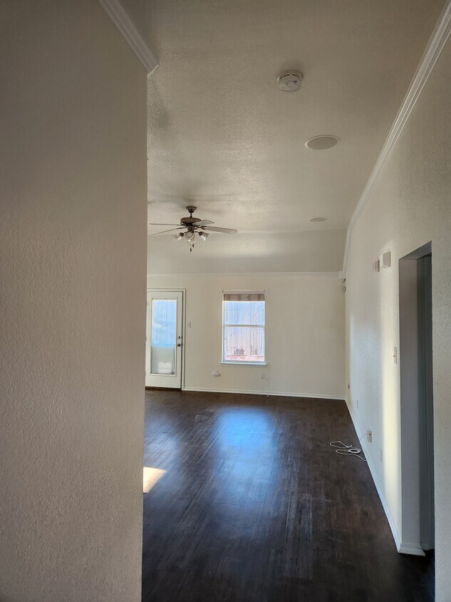 Building Photo - 989 Mesa Vista Dr