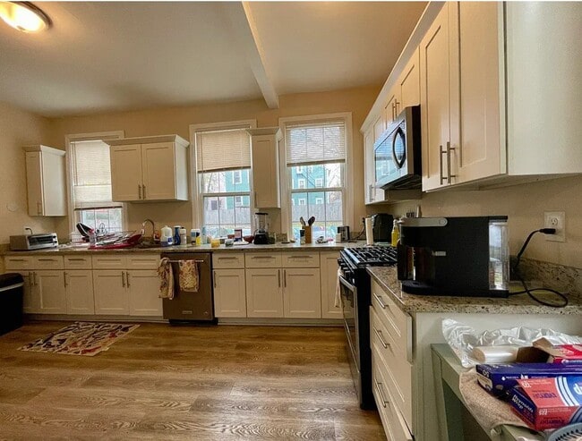 Building Photo - 68 John St