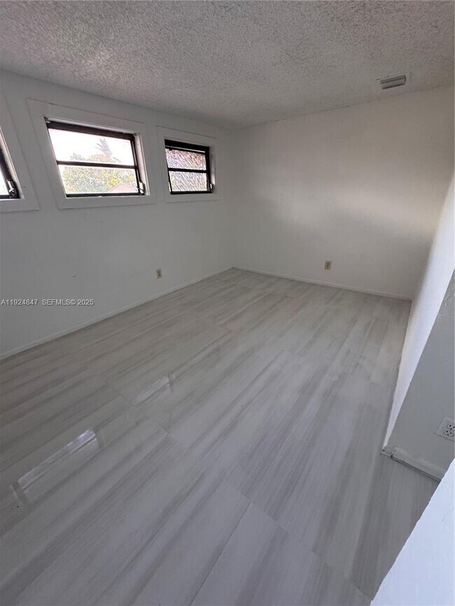 Building Photo - 3625 SW 70th Ave