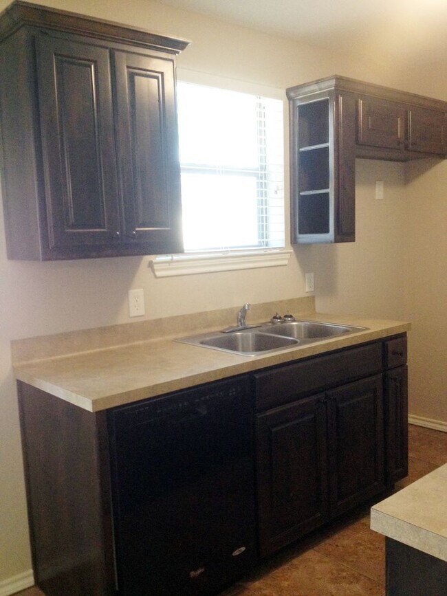 Foto del edificio - Coming Soon: 2 bedroom, 2 bathroom Duplex ...