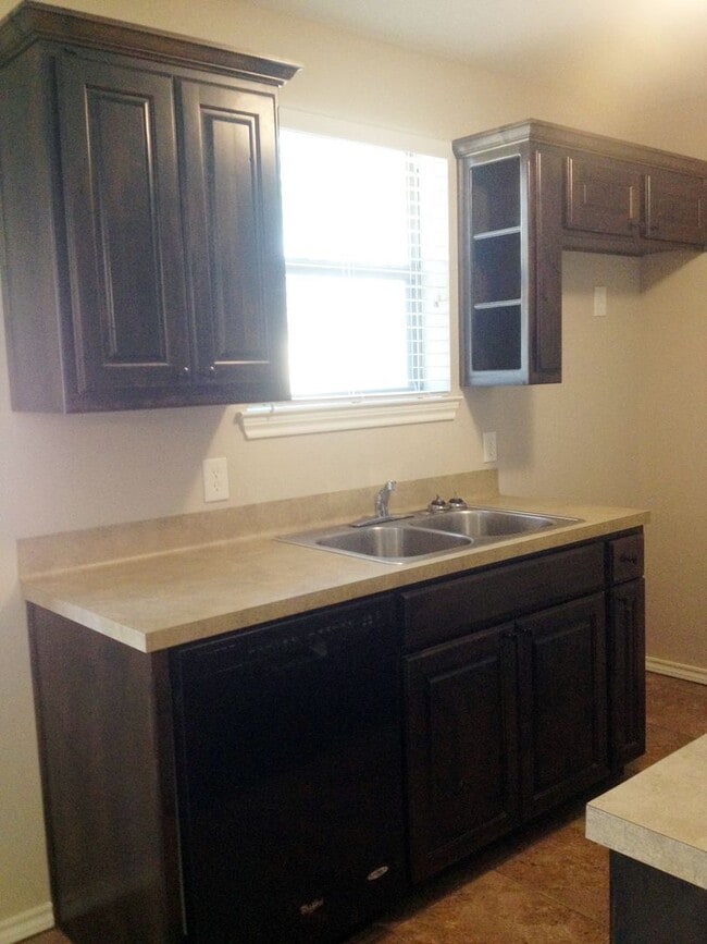 Building Photo - Coming Soon: 2 bedroom, 2 bathroom Duplex ...