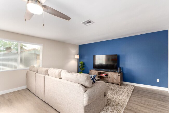 Foto del edificio - 955 E Marigold Ln