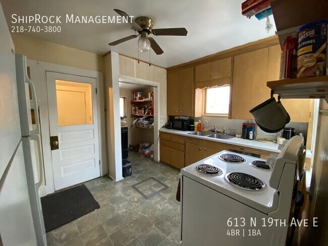 Foto del edificio - 613 N 19th Ave E
