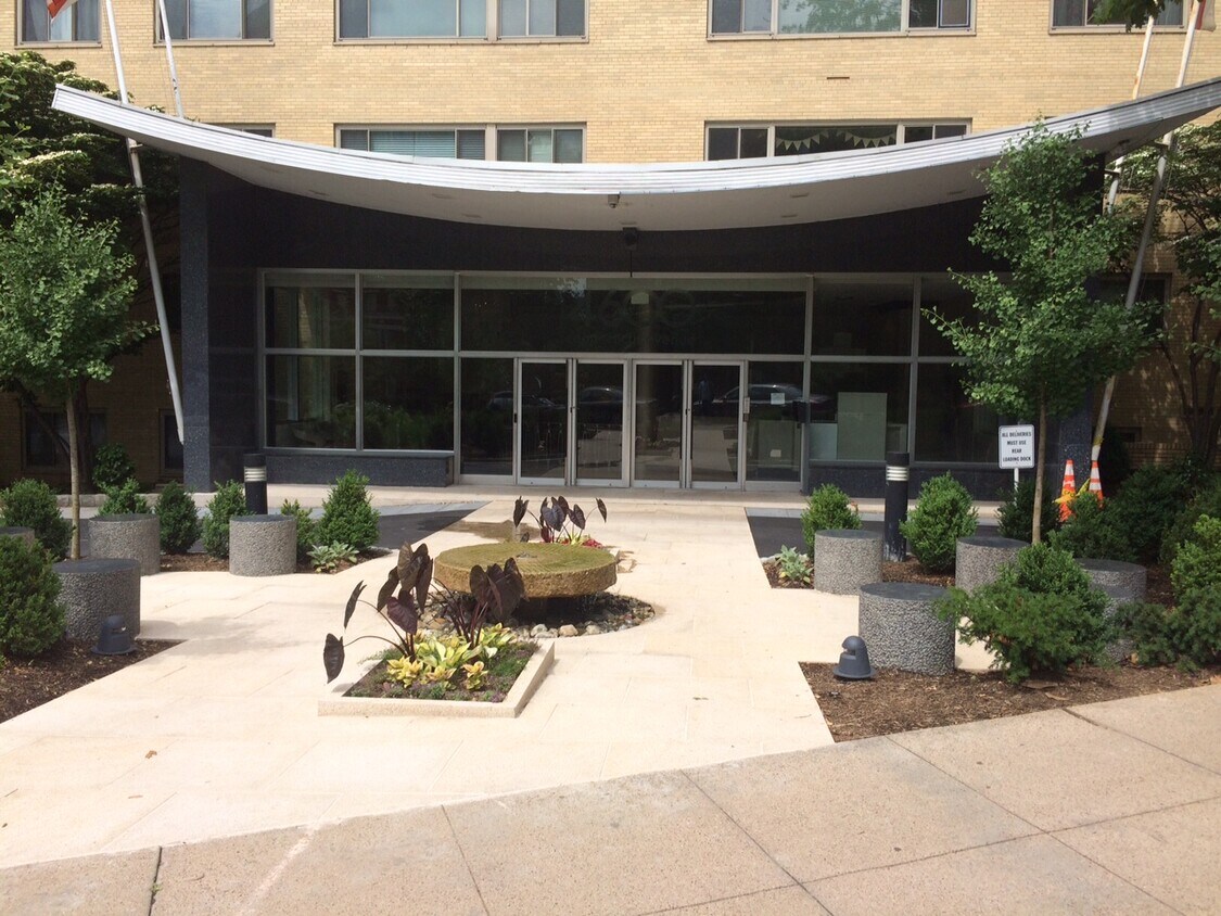 Foto principal - 4600 Connecticut Ave NW