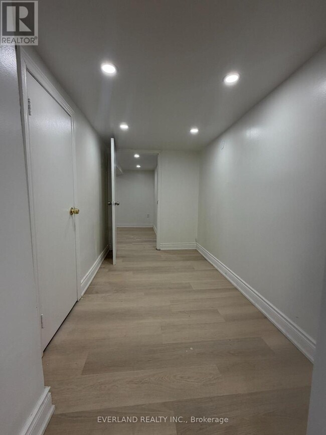 Building Photo - 247 Belgravia Ave