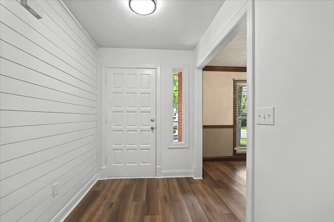 Building Photo - 2464 Elfinwing Ln