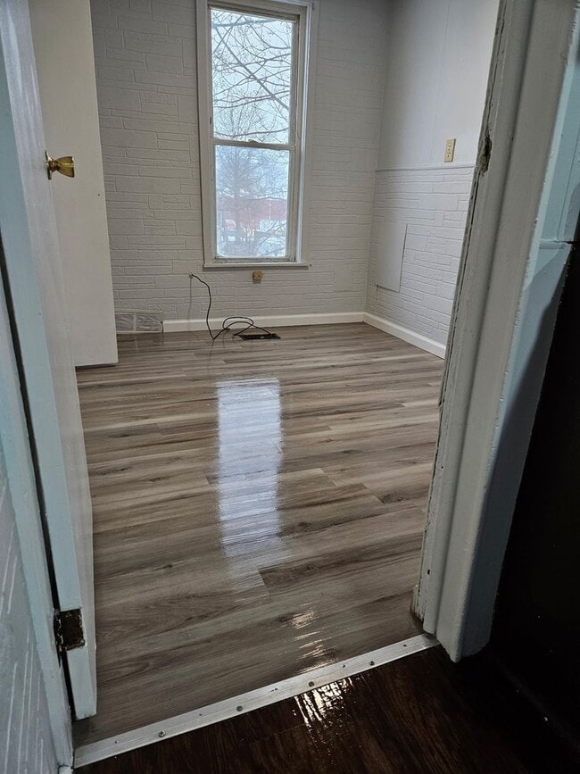 Building Photo - 310 W 18th St