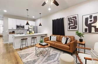 Building Photo - 2406 Truxillo St