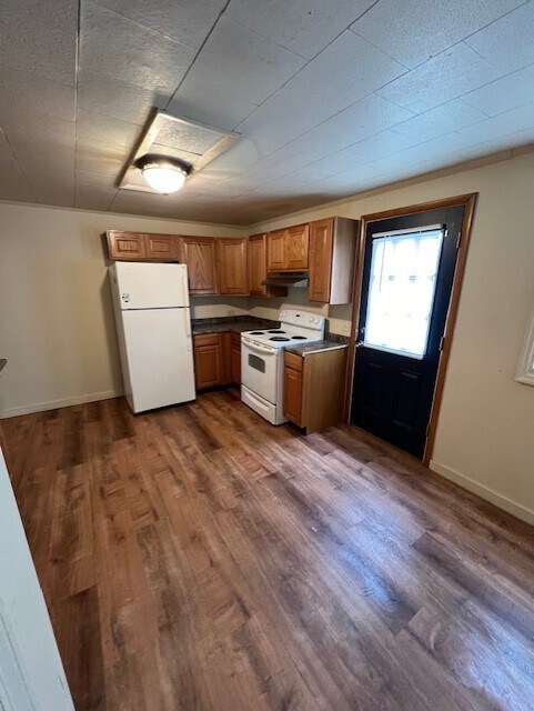 kitchen - 626 E Mound St