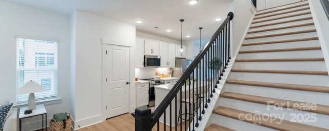 Foto del edificio - 349 Rozzells Cir