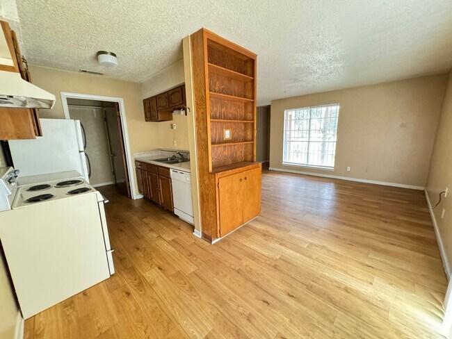 Foto del edificio - 1302 Covey Ln