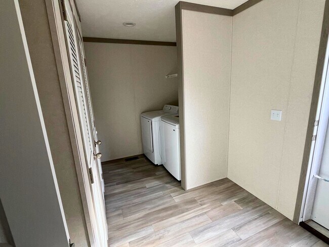 Building Photo - 5418 E Deadwood Dr