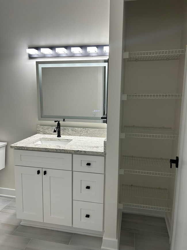 Baño - 512 N McClurg Ct