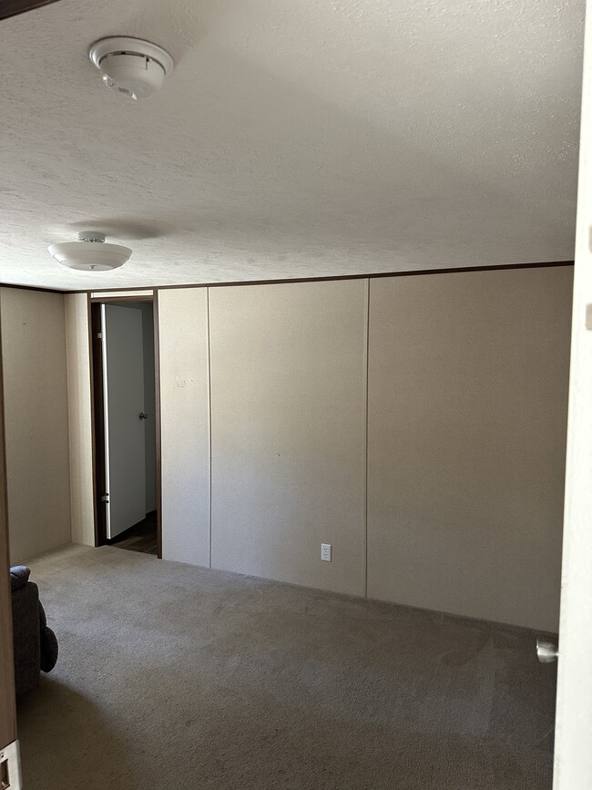 Building Photo - 380 Pine Tree Loop