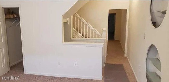 Building Photo - 5 br, 3.5 bath Townhome - 1725 McCulloh St