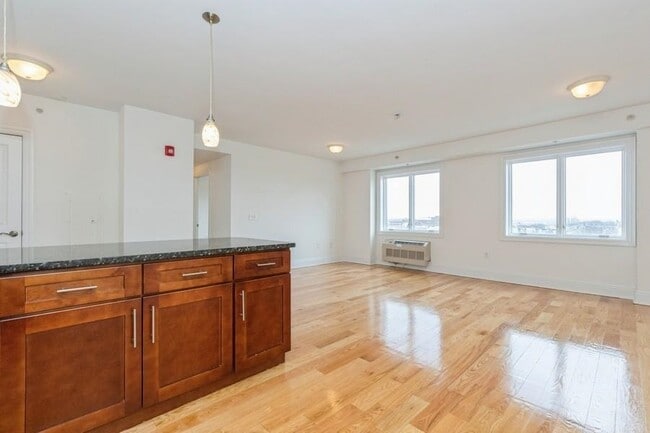 Building Photo - 125 43rd St